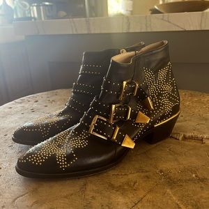 CHLOÉ
Susanna studded leather ankle boots